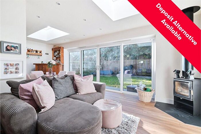 4 Bedroom Link Detached House To Rent In Baker Drive, Smallfield, Horley, Surrey, RH6