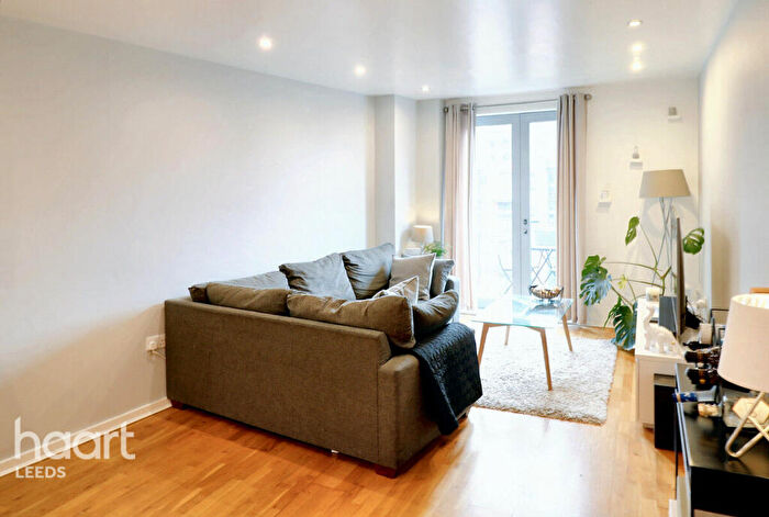 1 Bedroom Apartment For Sale In Gotts Road, Leeds, LS12