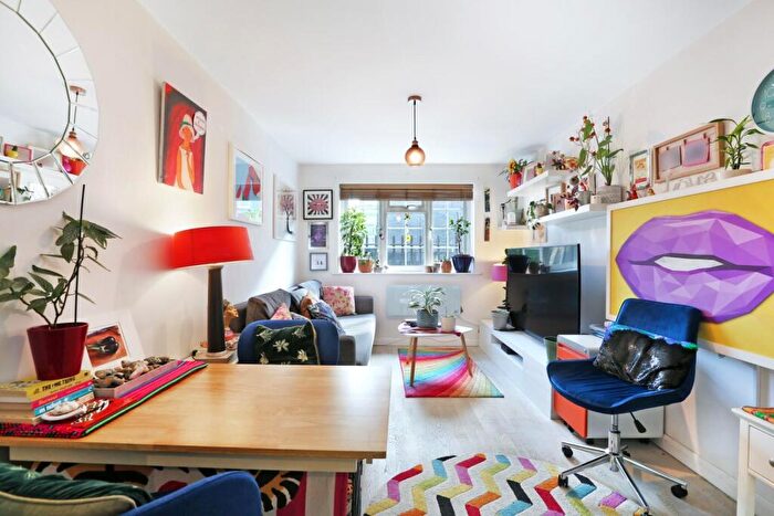 1 Bedroom Apartment For Sale In Havil Street, London, SE5