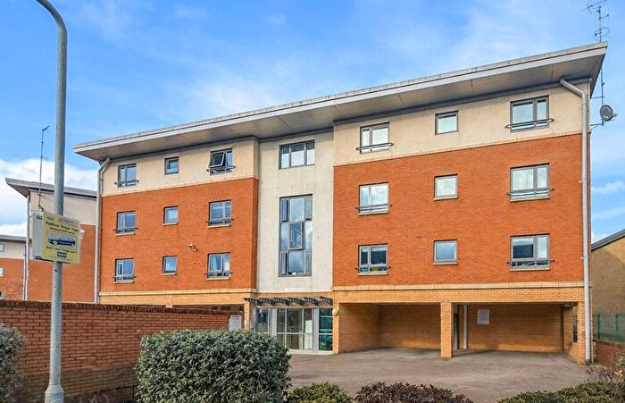 2 Bedroom Flat For Sale In West Cotton Close, Northampton, Northamptonshire, NN4