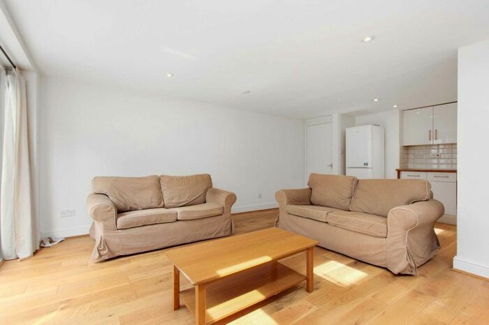2 Bedroom Flat To Rent In Stephendale Road, Fulham, London, SW6