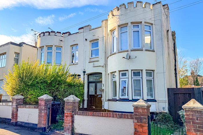 1 Bedroom Flat For Sale In Ronald Park Avenue, Westcliff-on-Sea, SS0