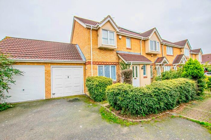 3 Bedroom End Of Terrace House To Rent In Martins Walk, West Thamesmead, SE28