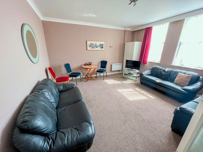 1 Bedroom Flat To Rent In Kings Road, Kings Road, Brighton, BN1