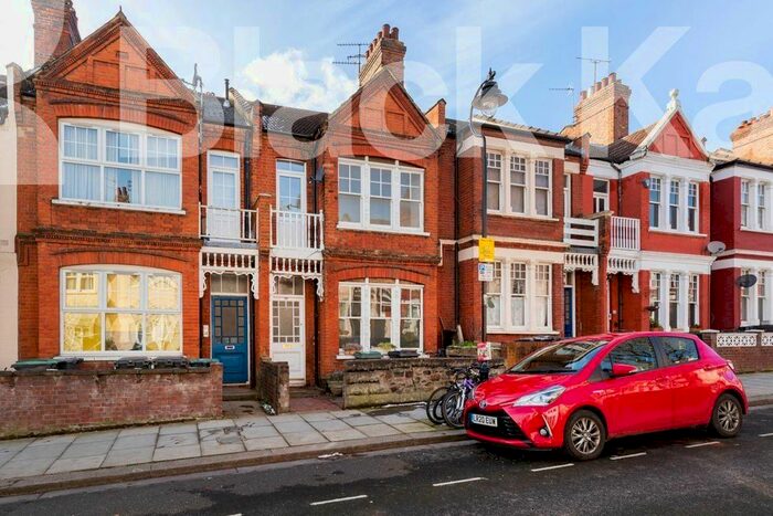 2 Bedroom Flat To Rent In Rathcoole Gardens, London, N8