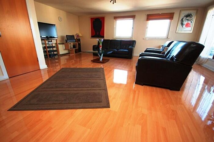 3 Bedroom Flat To Rent In L – Constitution Street, Edinburgh, EH6