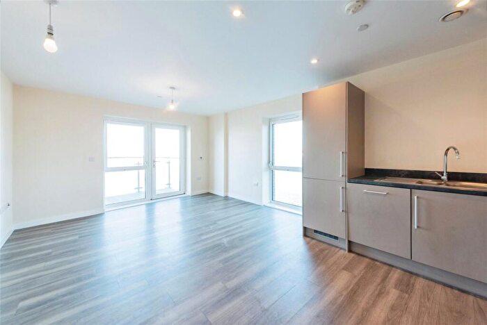 2 Bedroom Flat For Sale In Azera, Capstan Road, Southampton, Hampshire, SO19