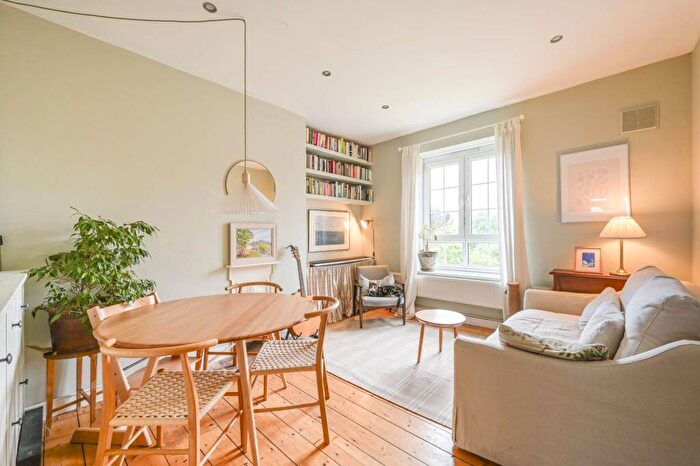 2 Bedroom Flat To Rent In Reardon Street, Wapping, London, E1W