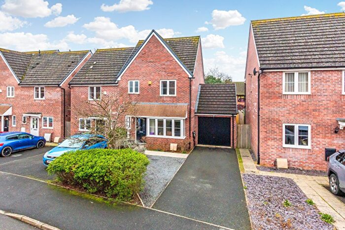 3 Bedroom Semi Detached House For Sale In Alnwick Close, Rushden, NN10