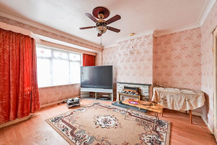 3 Bedroom Terraced House For Sale In College Road, Walthamstow Village, London, E17