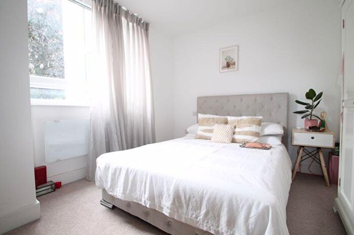 1 Bedroom Detached House To Rent In Desborough Road, High Wycombe, HP11