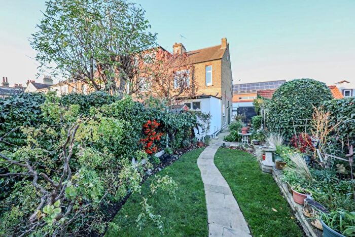 1 Bedroom Flat For Sale In Central Avenue, Southend-On-Sea, SS2