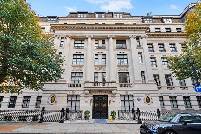 2 Bedroom Flat To Rent In Mansfield Street, Marylebone, London, W1G