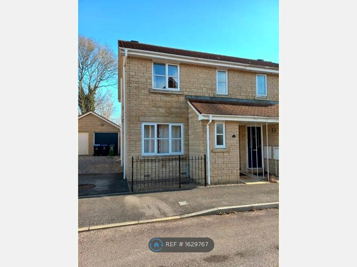 3 Bedroom Semi-Detached House To Rent In Meadowsweet Drive, Calne, SN11