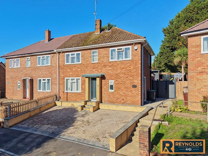 3 Bedroom Semi Detached House For Sale In Nevill Road, Snodland, Kent, ME6