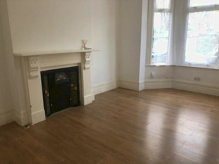 3 Bedroom Flat To Rent In Melfort Avenue, London, CR7