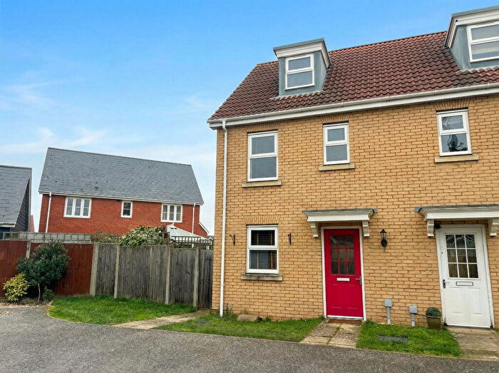 3 Bedroom Semi-Detached House For Sale In Selway Drive, Bury St. Edmunds, IP32