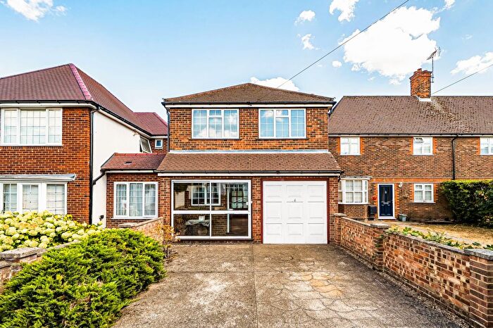 3 Bedroom Detached House For Sale In Manor Close, Ruislip, HA4
