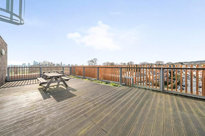2 Bedroom Flat For Sale In Cargreen Road, South Norwood, London, SE25