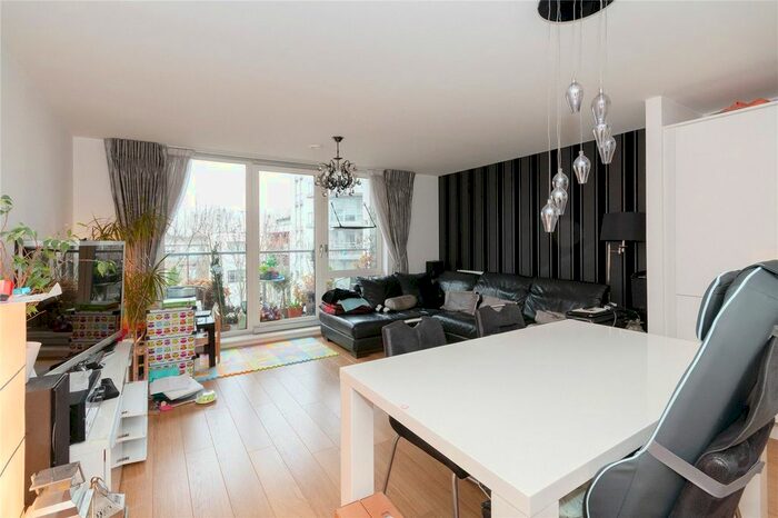 2 Bedroom Flat To Rent In Brentford Park House, Brentford, TW8