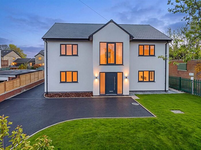 5 Bedroom Detached House For Sale In Field Lane, Wakefield, WF2