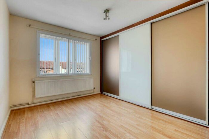 2 Bedroom Flat To Rent In Bedroom Flat &#; Academia Way, White Hart Lane, N17