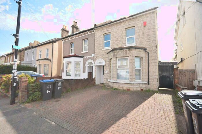 Studio To Rent In Homesdale Road, South Norwood, SE25