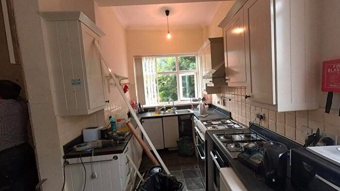 6 Bedroom Semi Detached House To Rent In Mitford Road, Manchester, M14