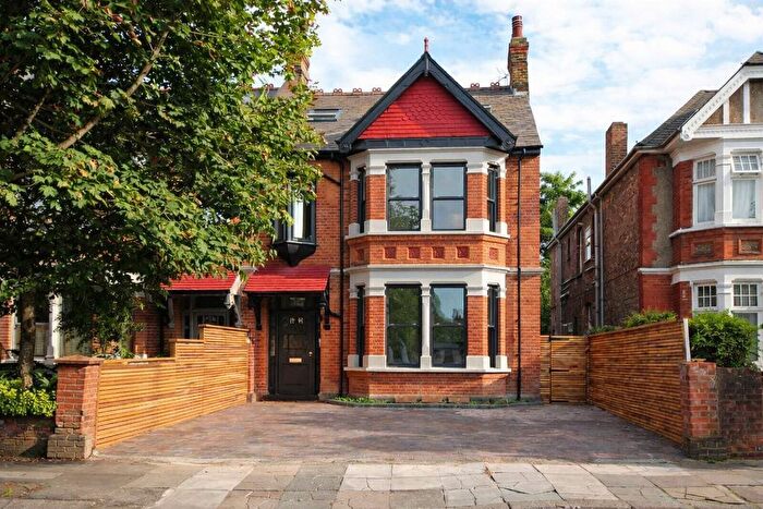 2 Bedroom Flat For Sale In Creffield Road, London, W5