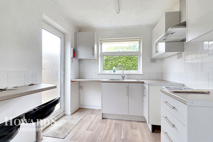 2 Bedroom Semi-Detached Bungalow For Sale In Rosedale Gardens, Carlton Colville, NR33
