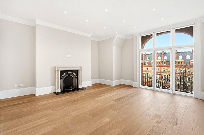 4 Bedroom Flat To Rent In Lurgan Mansions, Lower Sloane Street, London, SW1W