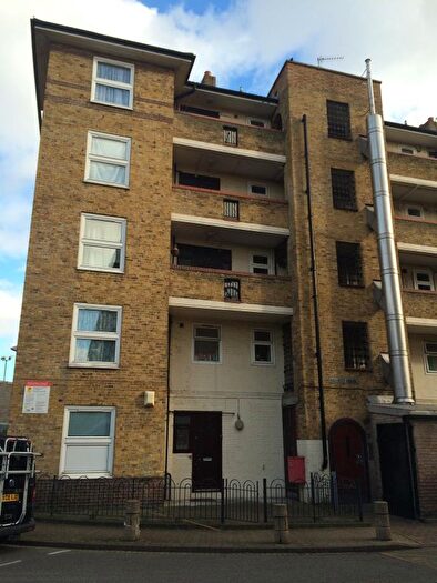 2 Bedroom Flat For Sale In Waterloo Gardens, London, E2