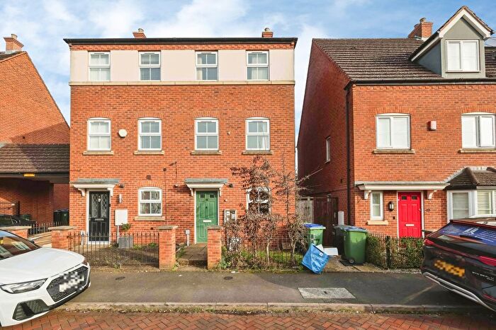 4 Bedroom Semi Detached House For Sale In Deerstalker Square, Edgbaston, Birmingham, B16