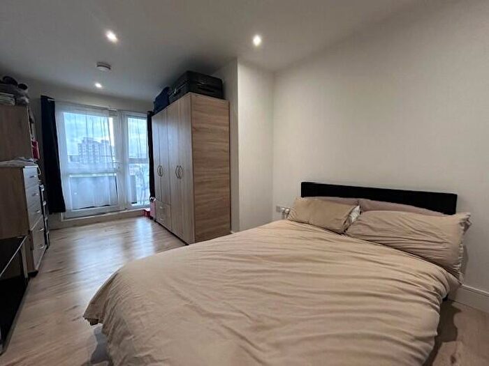 1 Bedroom Apartment To Rent In Midland Apartments, Luton, Beds, LU2