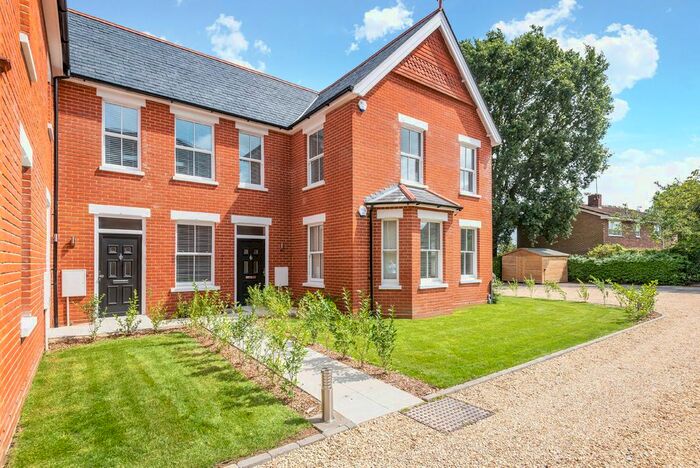 2 Bedroom Flat To Rent In Ferndale Court, West End Road, Mortimer Common RG7