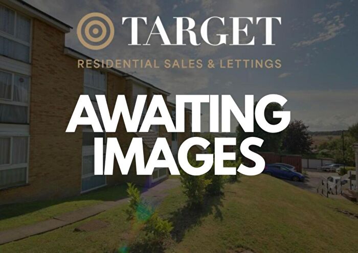 1 Bedroom Flat To Rent In Crofton Way, EN2