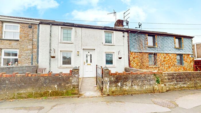 3 Bedroom Cottage To Rent In Heol Canola, Bridgend, CF32