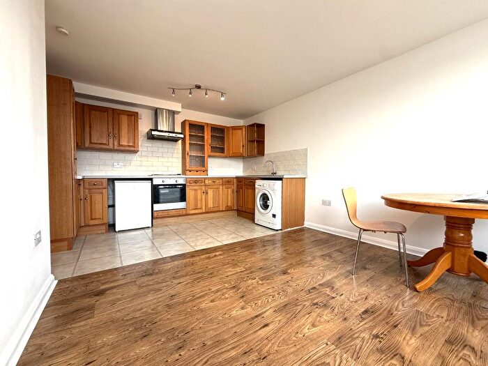 2 Bedroom Flat To Rent In St. Albans Road, Watford, WD24