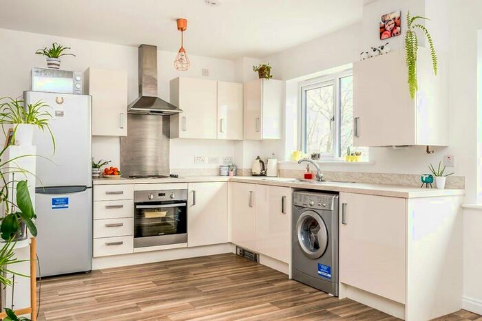 2 Bedroom Apartment To Rent In Holly Way, Leeds, West Yorkshire, LS14