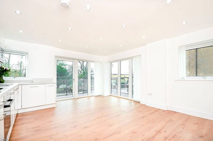 2 Bedroom Flat To Rent In Roehampton Lane, Roehampton, London, SW15