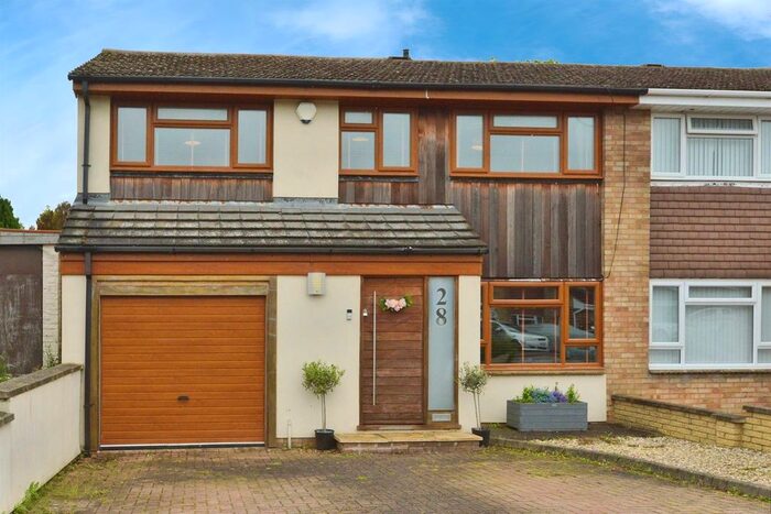 4 Bedroom Semi Detached House For Sale In Porters Close, Deanshanger, Milton Keynes, MK19