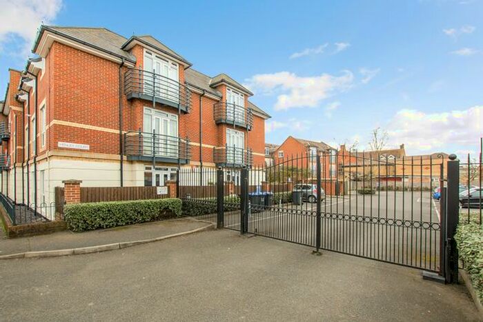 2 Bedroom Flat To Rent In Henley Court, Denham Road, Egham, TW20