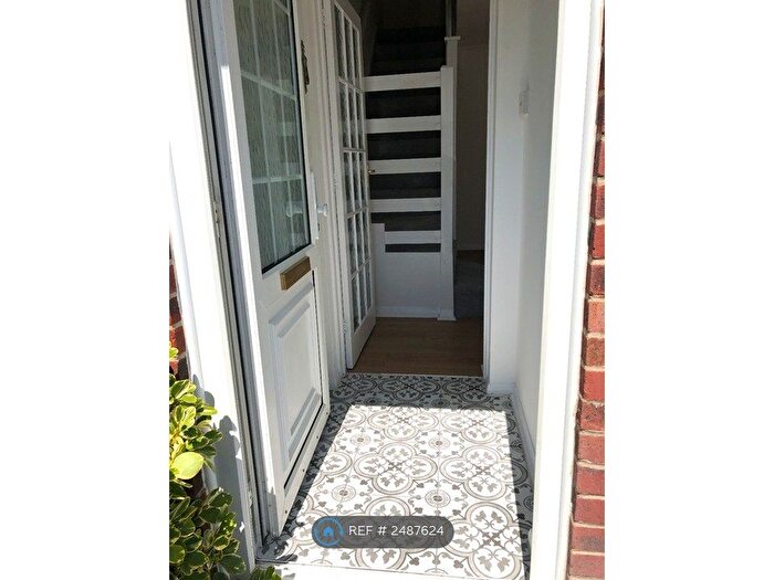 2 Bedroom Terraced House To Rent In The Drive, Slough, SL3