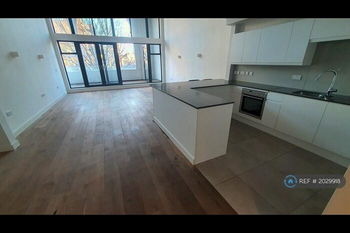 2 Bedroom Flat To Rent In Lofthaus Apartments, Romford, RM1