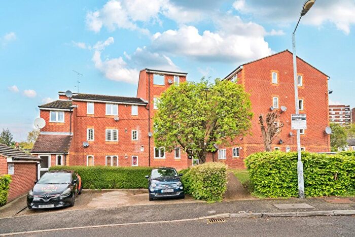 1 Bedroom Apartment For Sale In Armoury Road, London, SE8