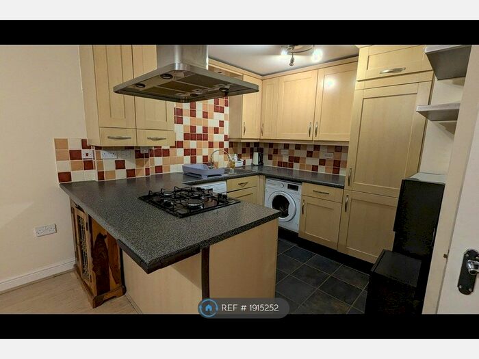 2 Bedroom Flat To Rent In Cassio Apartments, Watford, WD17