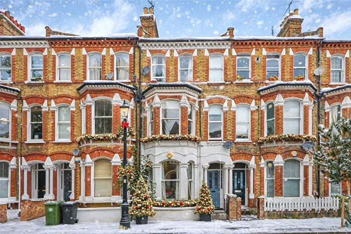 2 Bedroom Flat To Rent In Atherfold Road, Clapham, London, SW9