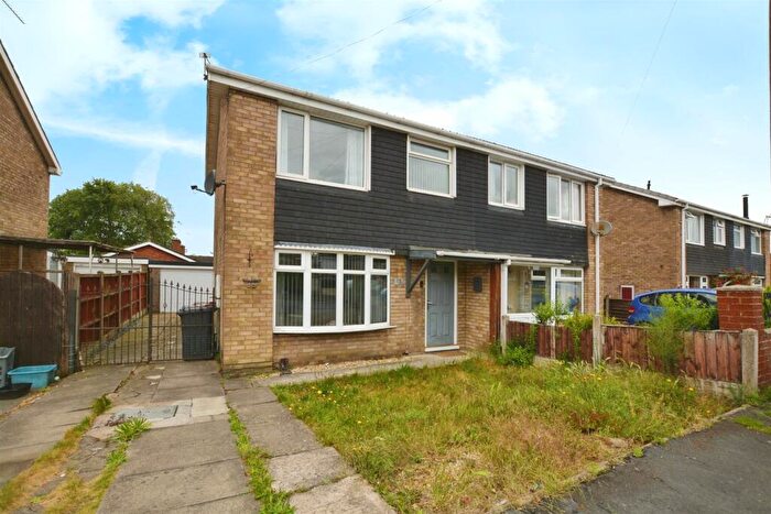 3 Bedroom Semi-Detached House For Sale In Waddington Drive, Scunthorpe, DN17