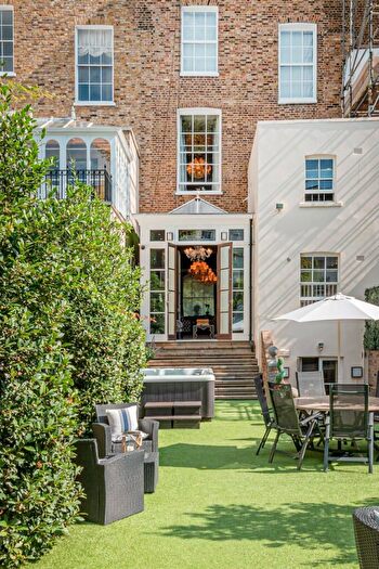 7 Bedroom House To Rent In Hanover Terrace, NW1