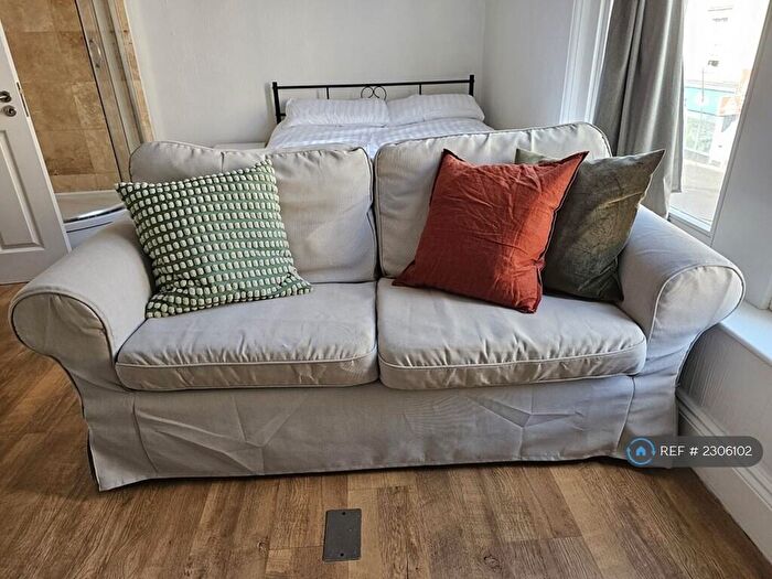 Studio To Rent In First Floor, Bristol, BS8